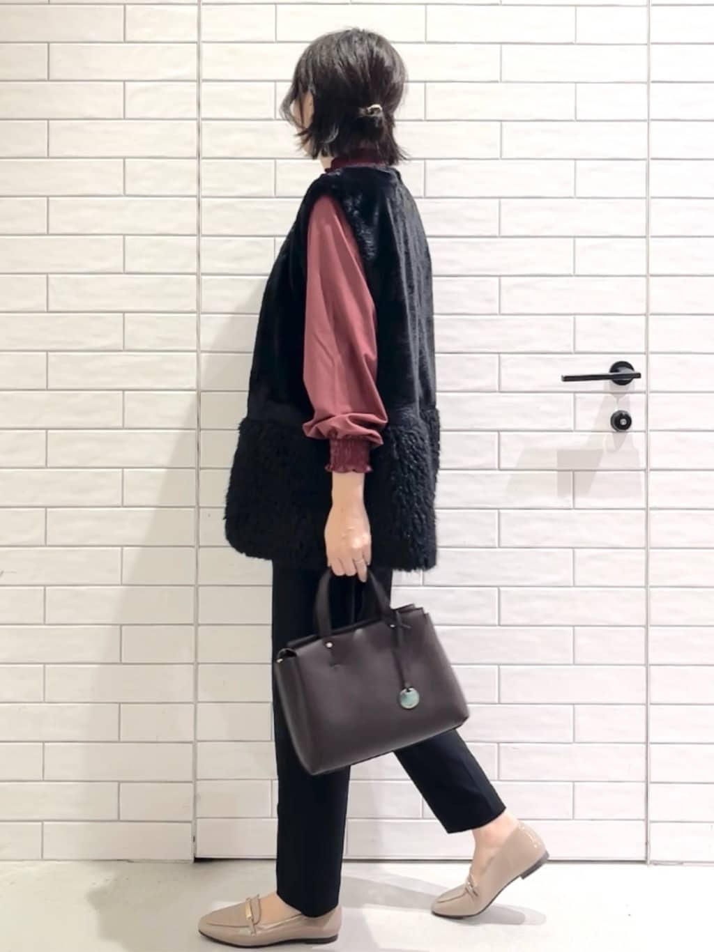しおりさんの「OPAQUE.CLIP｜シャーリングハイネックブラウス【洗濯機OK】」を使ったコーディネート