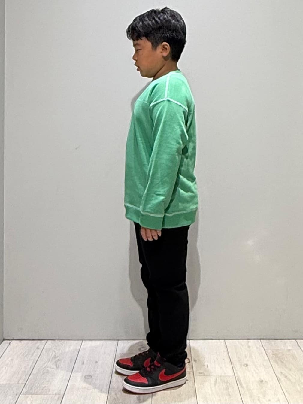 kuboさんの「THE SHOP TK｜【110-160】カラーロック裏毛プルオーバー」を使ったコーディネート