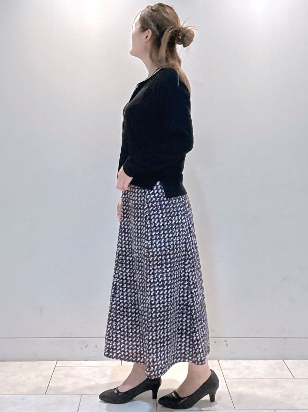 S&auml;K&iuml;さんの「Reflect｜【ニットスタイルが華やかに◎】チドリ風プリントフレアスカート」を使ったコーディネート