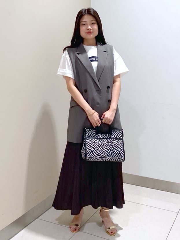 kanaさんの「UNTITLED｜【コットン100/ゆったり/ショート丈/洗える】ベロアロゴTシャツ」を使ったコーディネート