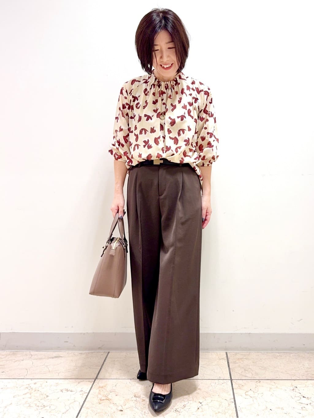 kaeさんの「Reflect｜【ジャケットのインナーにおすすめ◎】花柄タックデザインブブラウス」を使ったコーディネート