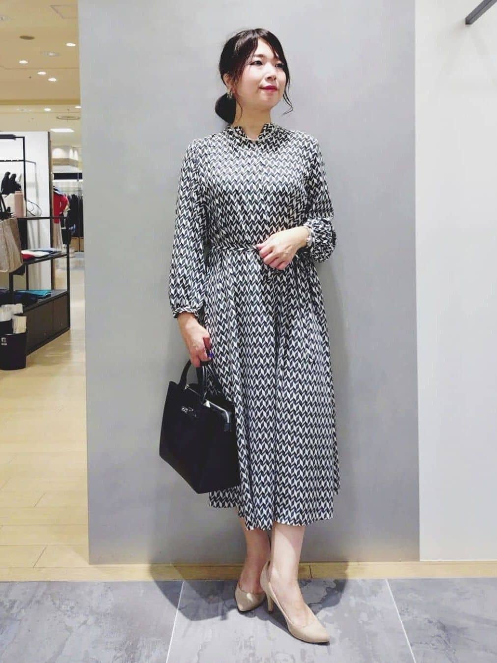 TOMOMIさんの「INDIVI｜【名品／撥水／抗菌防臭】ロング丈リサイクルダウンコート」を使ったコーディネート
