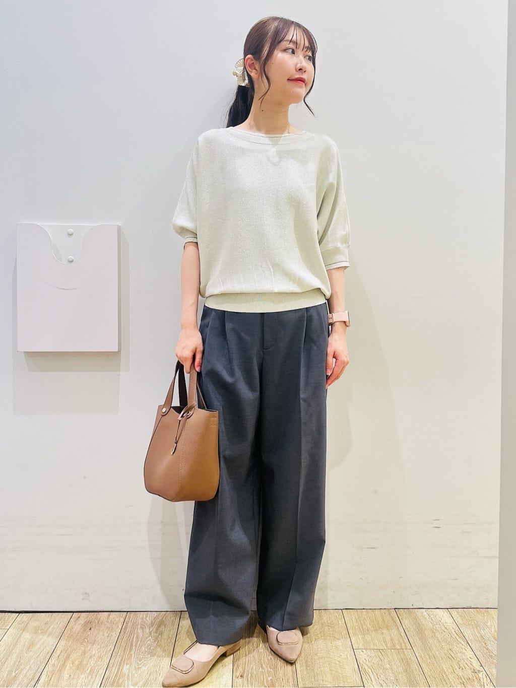 MOMOさんの「index｜《5色展開》前後2WAY ドルマンスリーブニット【UVケア／抗ピル／洗濯機洗い可】」を使ったコーディネート