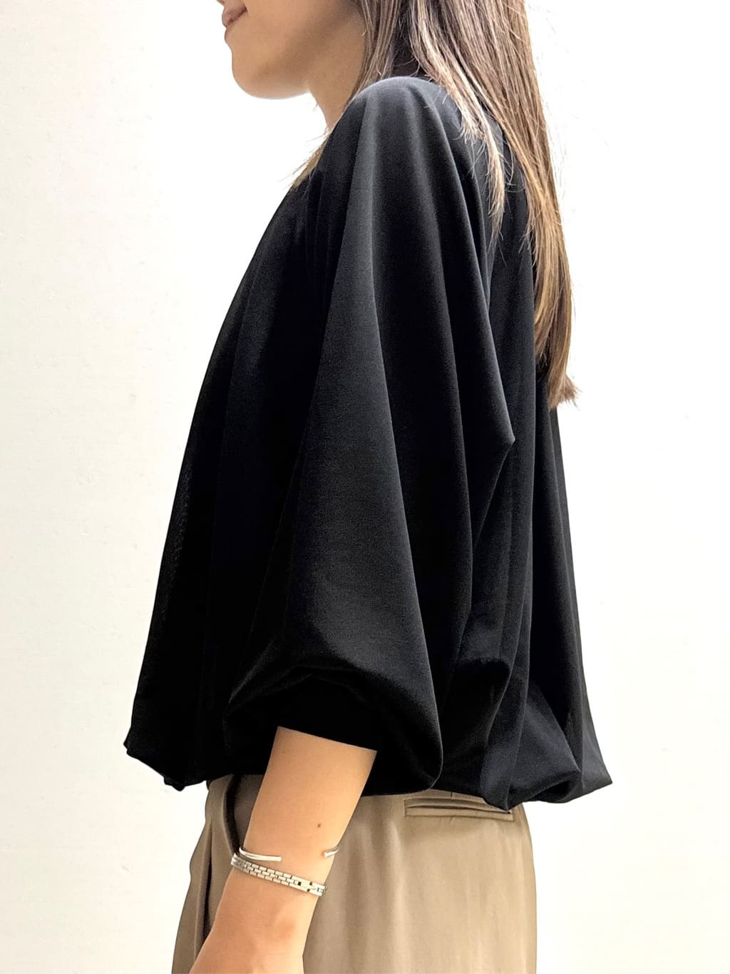 mamiさんの「INDIVI｜【体型カバー／マシンウォッシュ対応】シアージャージトップス」を使ったコーディネート