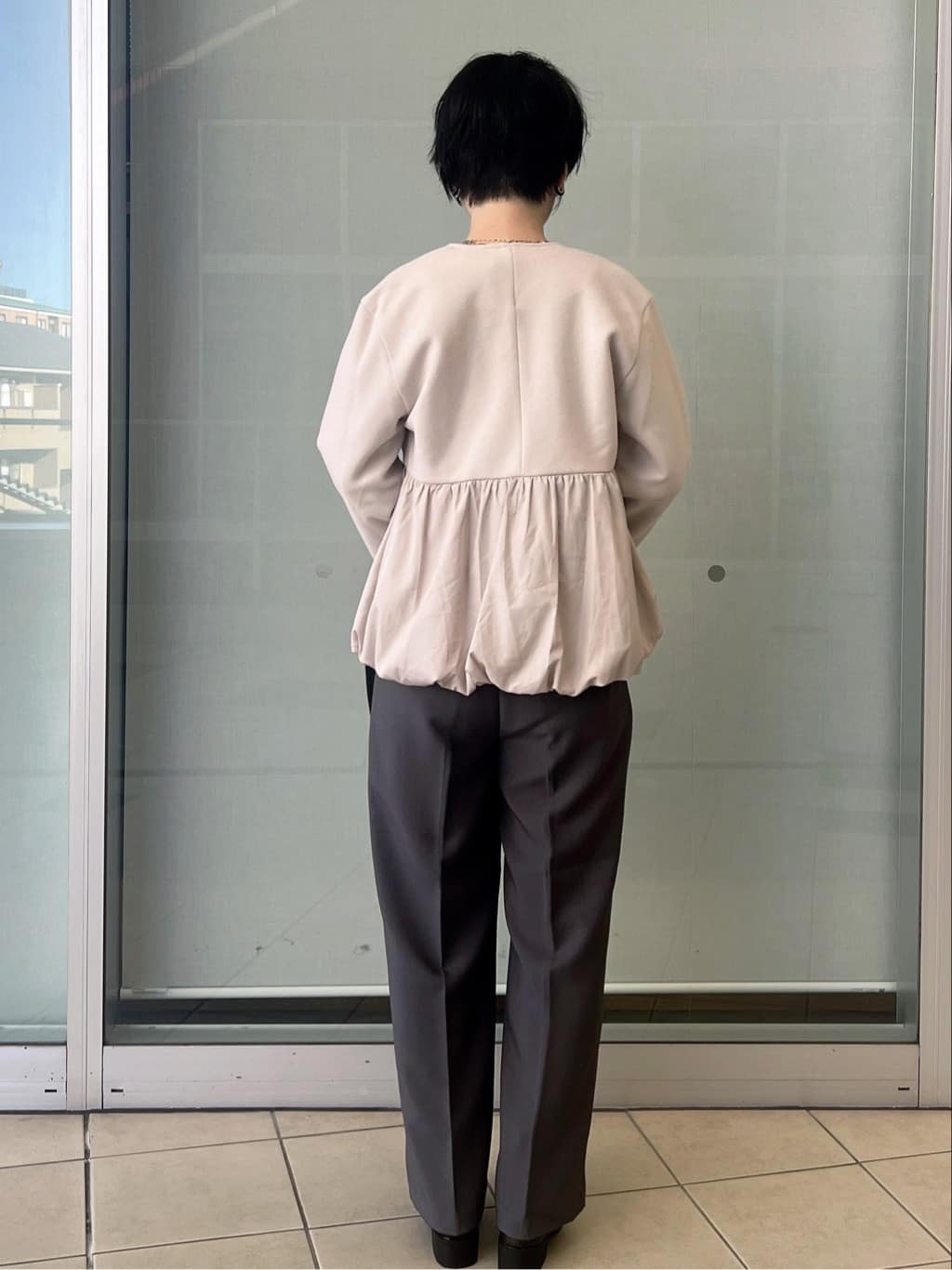 yo-koさんの「OPAQUE.CLIP｜ウールライクペプラムドッキングアウター【洗濯機洗い可】」を使ったコーディネート