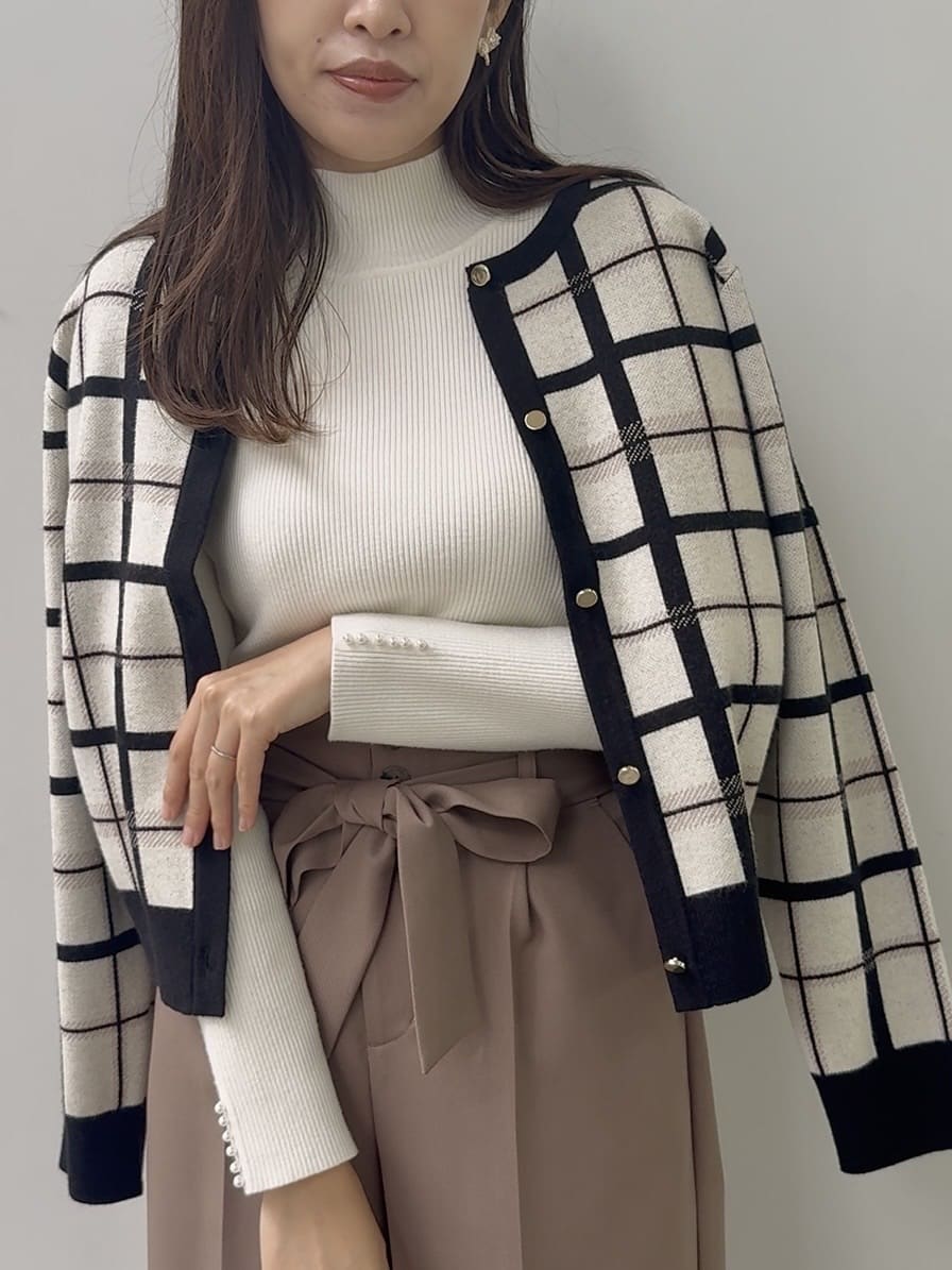 teiさんの「Couture brooch｜【多機能・フェミニン】パール調リブニット」を使ったコーディネート