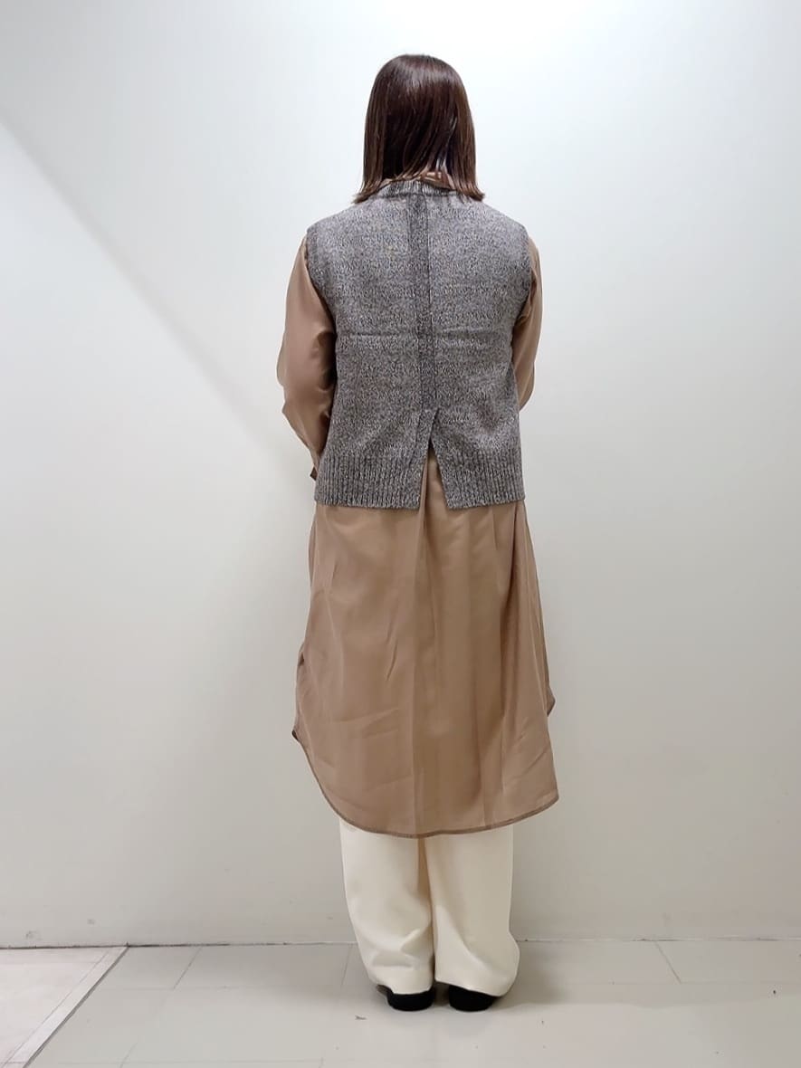 YUIさんの「UNTITLED｜【重ね着レイヤードに】杢調ニットベスト」を使ったコーディネート