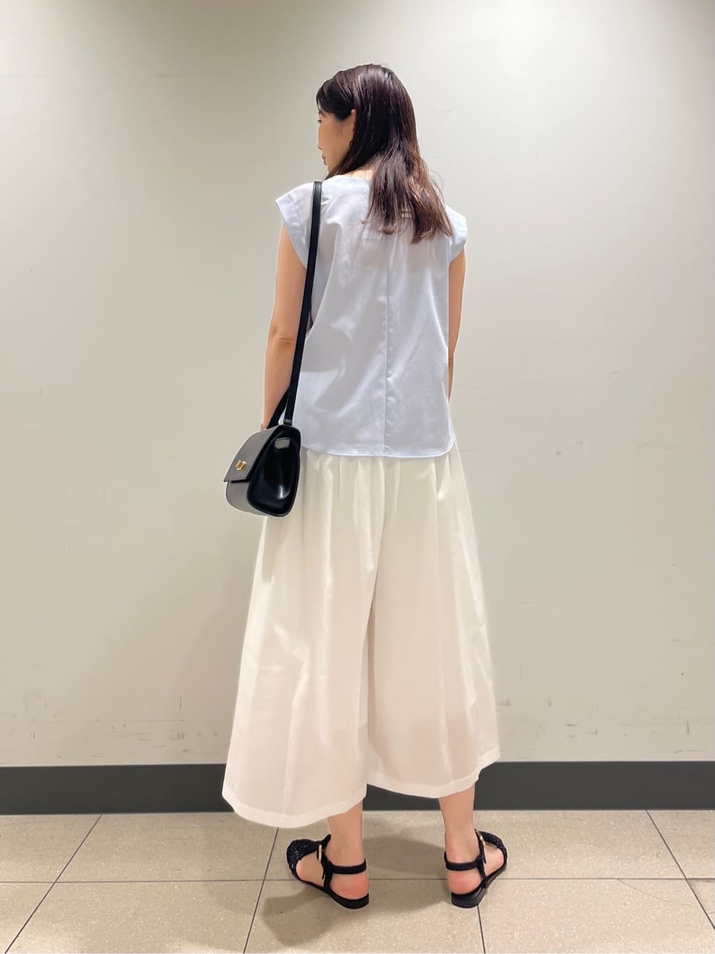 shokoさんの「INDIVI｜【クールエアー素材／UVケア／吸汗速乾】エアリータックブラウス」を使ったコーディネート