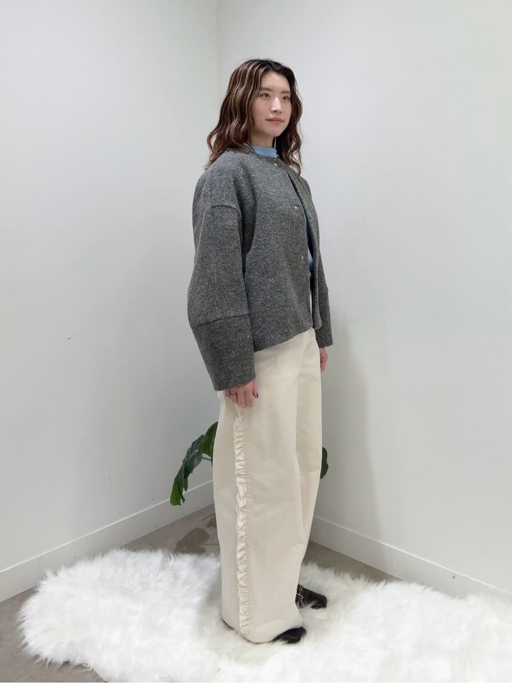 Suma Una本部スタッフさんの「SunaUna｜【ショート丈】ノーカラーライトアウター」を使ったコーディネート