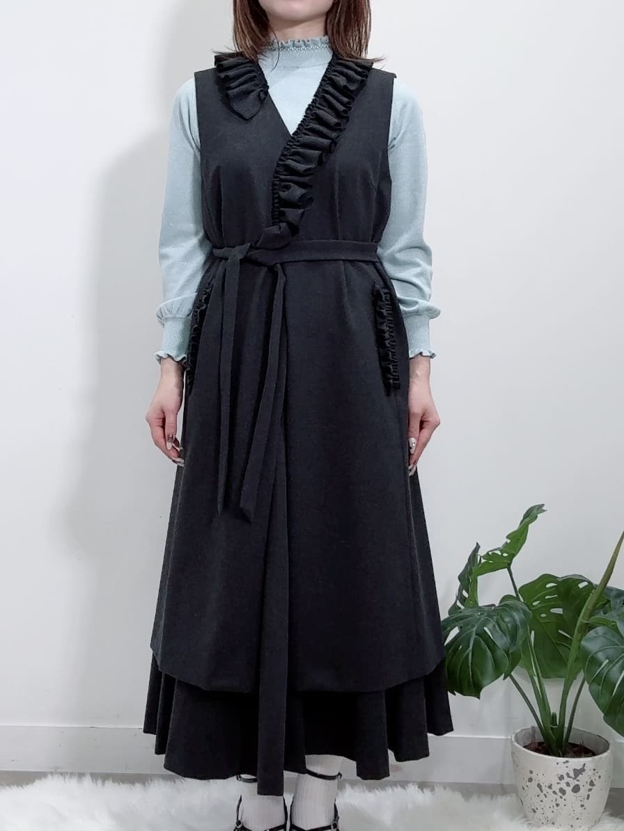 Suma Una本部スタッフさんの「SunaUna｜【COLLECTION LINE】フリルスリーブレスジレ」を使ったコーディネート