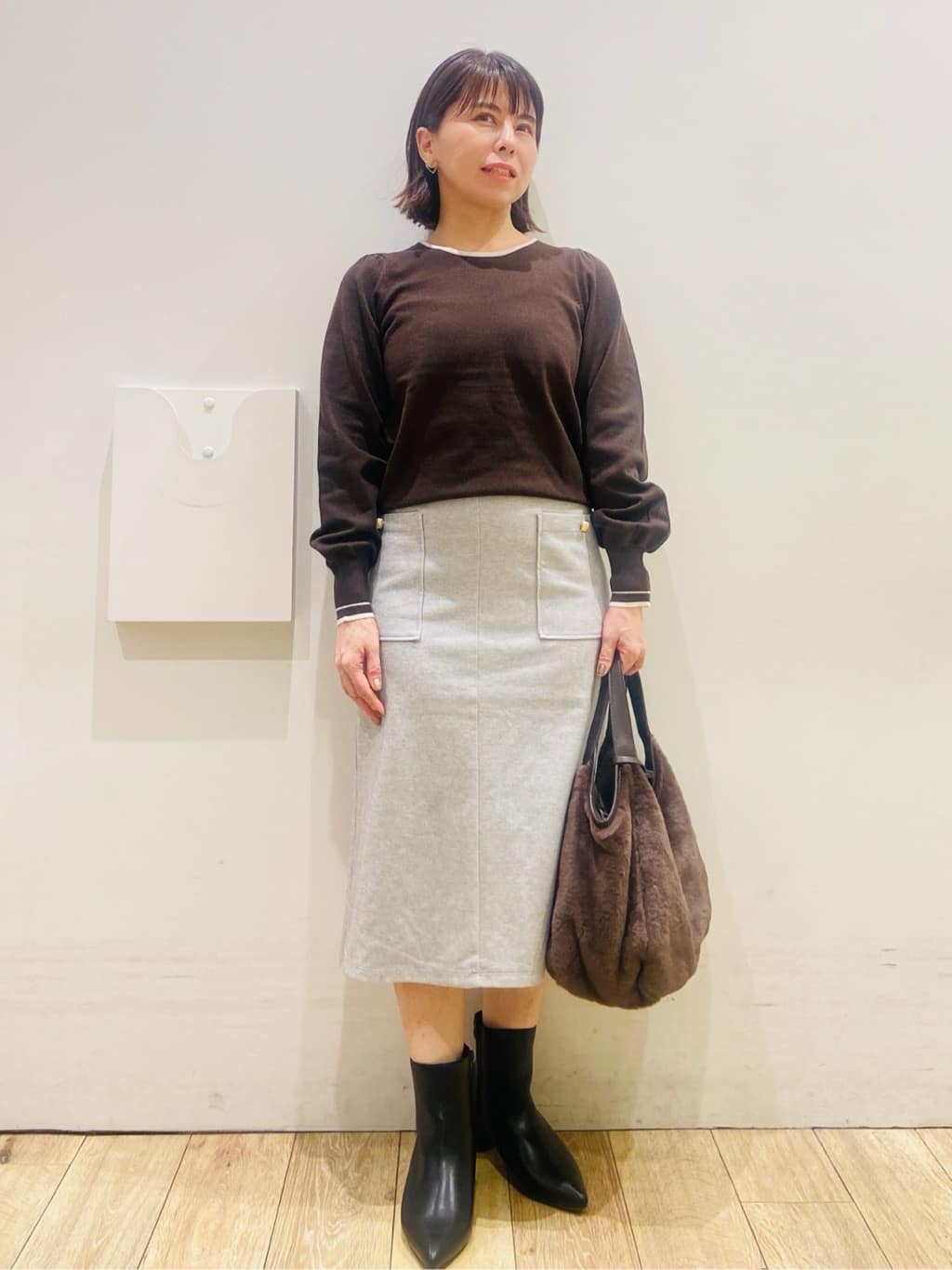 YUKOさんの「index｜ラメフェザーヤーンVネックカーディガン【洗濯機OK】」を使ったコーディネート
