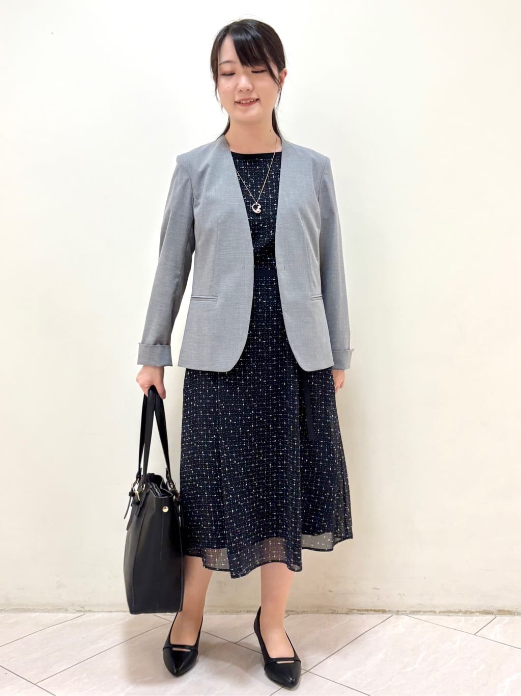mikiさんの「Reflect｜【WEB先行カラーあり／マシンウォッシュ可／ナローベルト付き】オフボディツイードチェックワンピース」を使ったコーディネート