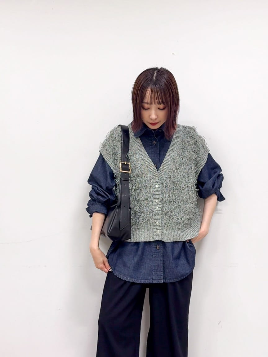 𝐜𝐡𝐢𝐤𝐚さんの「SHOO･LA･RUE｜【前後2WAY】着るだけで着映える ループヤーンベスト」を使ったコーディネート