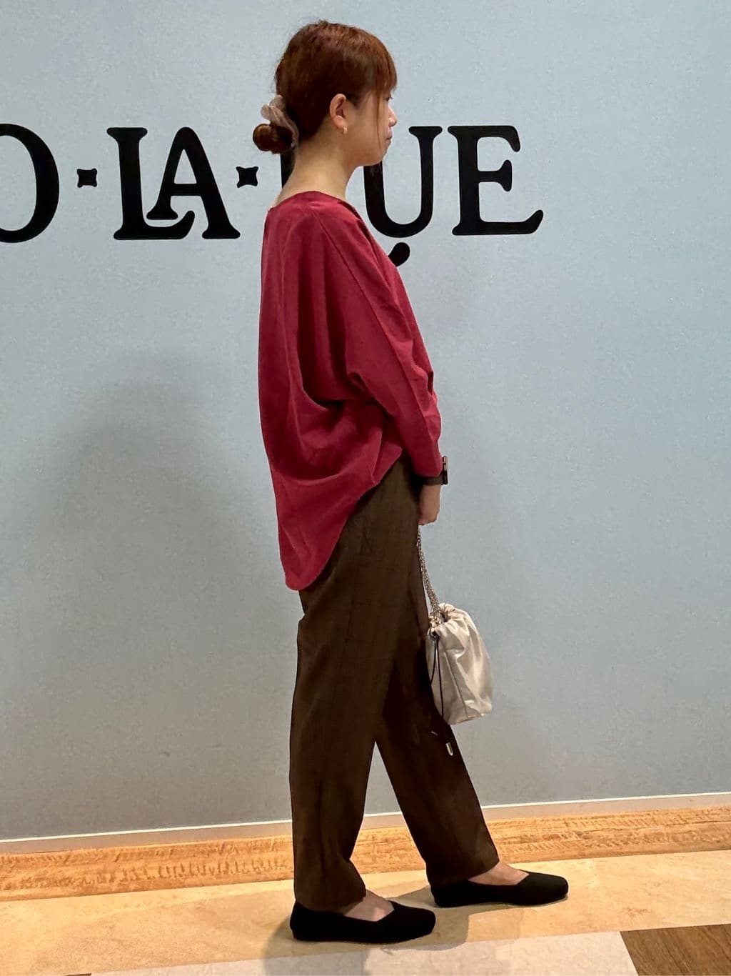 Naaatsuさんの「SHOO･LA･RUE｜【高レビュー/洗濯後しわになりにくい】1枚でサマ見え 8分袖ドルマンブラウス」を使ったコーディネート