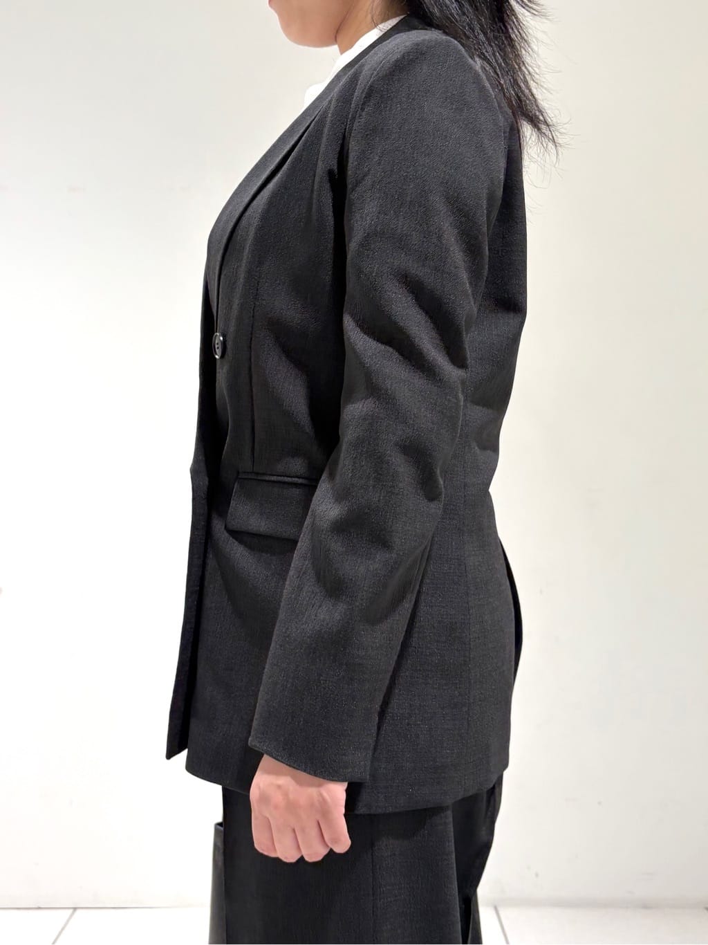 momokoさんの「INDIVI｜【洗える／セットアップ可能】凹凸ストレッチ素材ダブルジャケット」を使ったコーディネート