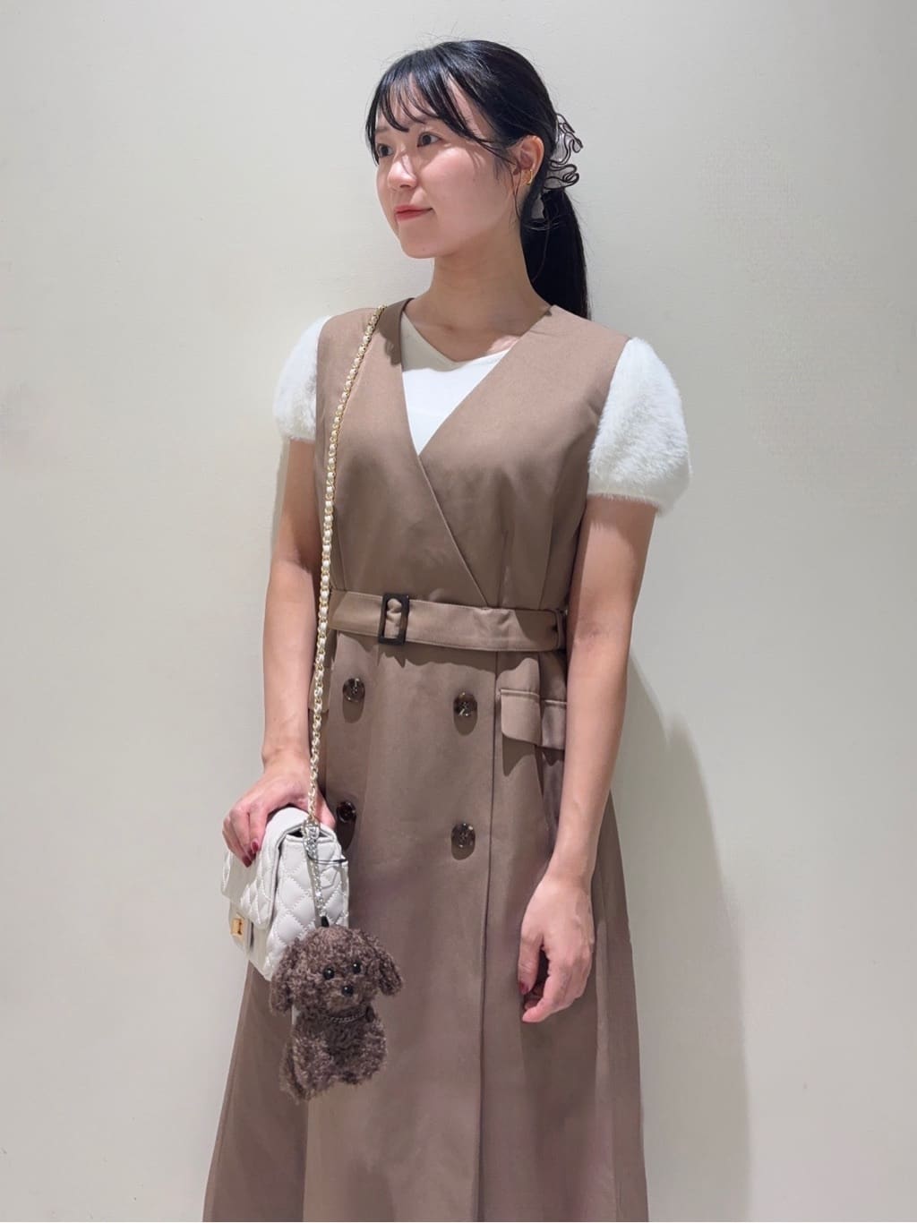 きみさんの「OPAQUE.CLIP｜《6色展開》フェザーパフスリーブVネックニット【洗濯機洗い可】」を使ったコーディネート