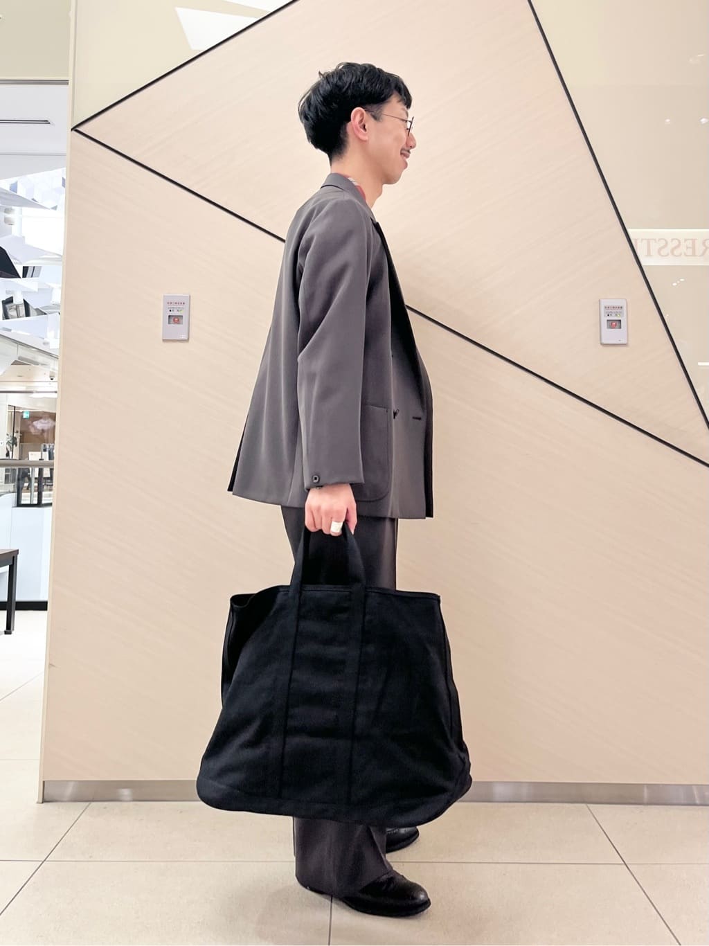 小山凌さんの「DRESSTERIOR｜【セットアップ可】クリアーカルゼ コンフォータブル ダブルジャケット」を使ったコーディネート
