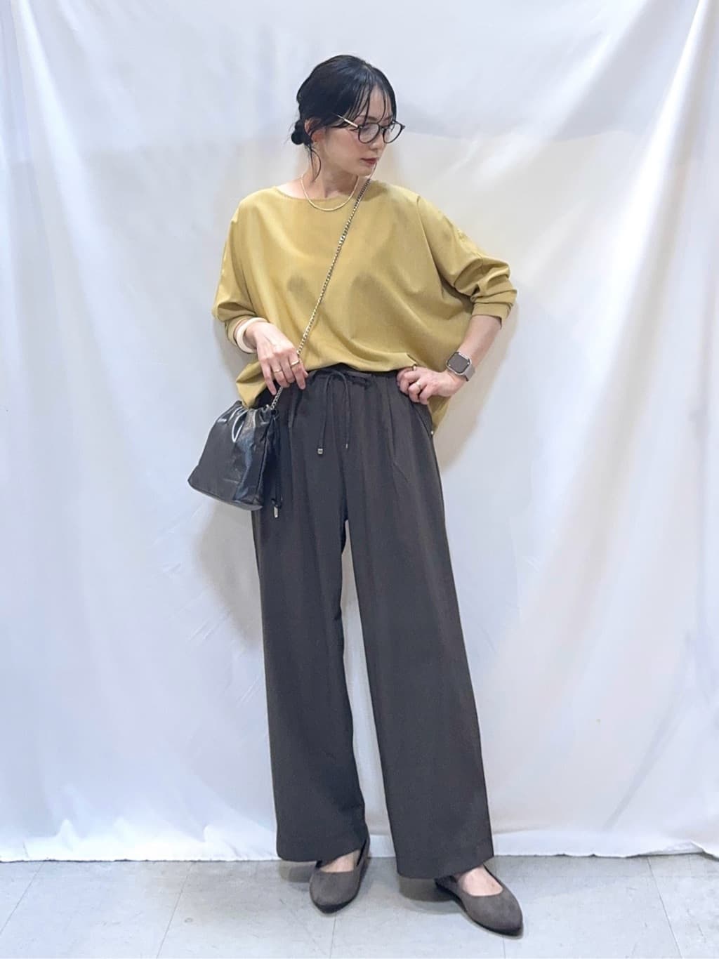 𝐇𝐢𝐫𝐨𝐦𝐢さんの「SHOO･LA･RUE｜【高レビュー/洗濯後しわになりにくい】1枚でサマ見え 8分袖ドルマンブラウス」を使ったコーディネート