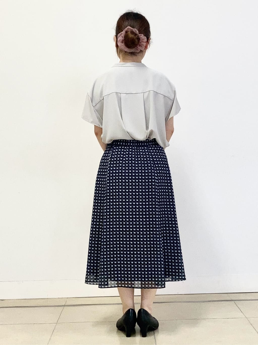 tomominさんの「Reflect｜【インナーに◎／すっきり見え！長め丈】タックデティールブラウス」を使ったコーディネート