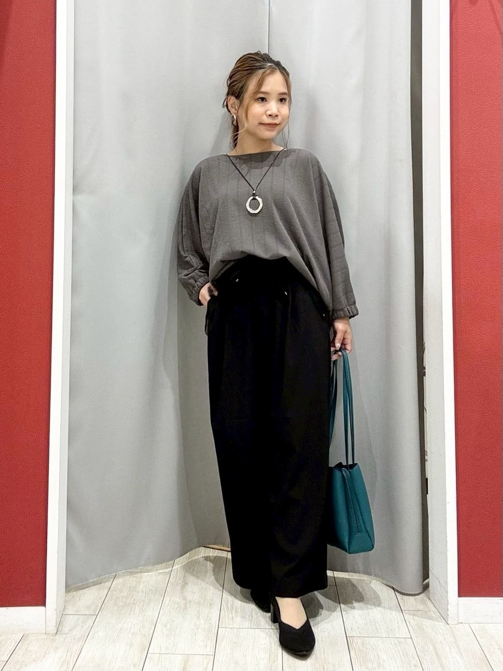 shioさんの「SHOO･LA･RUE｜グラフィックアソート ベーシックロンT」を使ったコーディネート