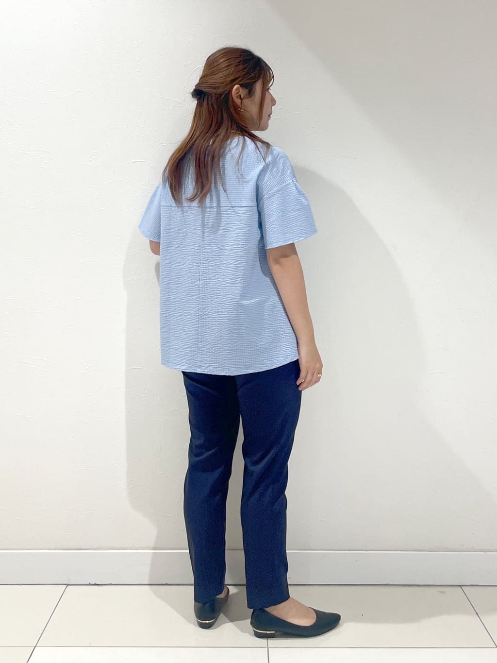 YUUKIさんの「INDIVI｜【パンツ人気1位／褒められパンツ／洗える】ウエストゴムタックテーパードパンツ」を使ったコーディネート
