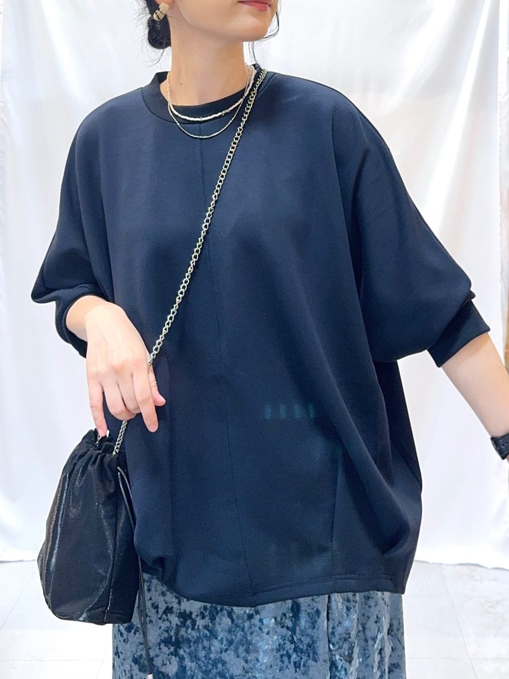 𝐇𝐢𝐫𝐨𝐦𝐢さんの「SHOO･LA･RUE｜【S-LL/体型カバー】とろみ感が心地よい 裾タック ドルマンチュニック」を使ったコーディネート
