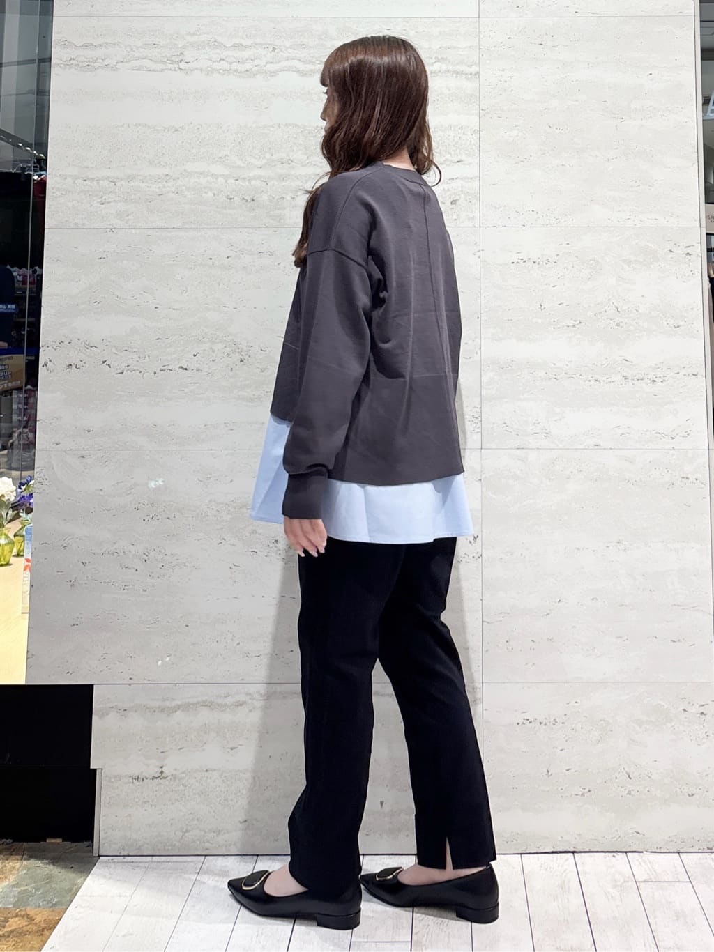 かほさんの「OPAQUE.CLIP｜《ツインセット》リラクシーサイドスリットニット&times;ドッキングタンク【洗濯機洗い可】」を使ったコーディネート