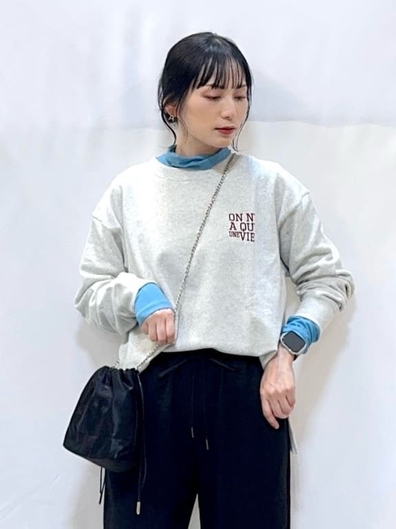 𝐇𝐢𝐫𝐨𝐦𝐢さんの「SHOO･LA･RUE｜グラフィックアソート裏毛スウェット」を使ったコーディネート