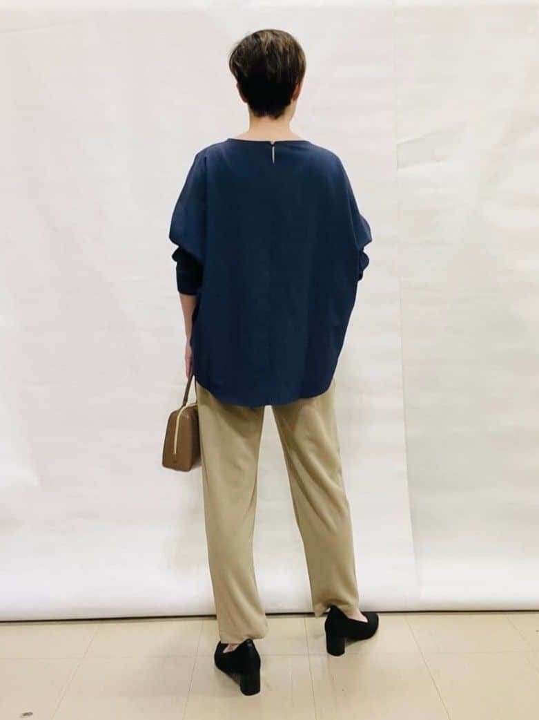 なっちゃんさんの「SHOO･LA･RUE｜【高レビュー/洗濯後しわになりにくい】1枚でサマ見え 8分袖ドルマンブラウス」を使ったコーディネート
