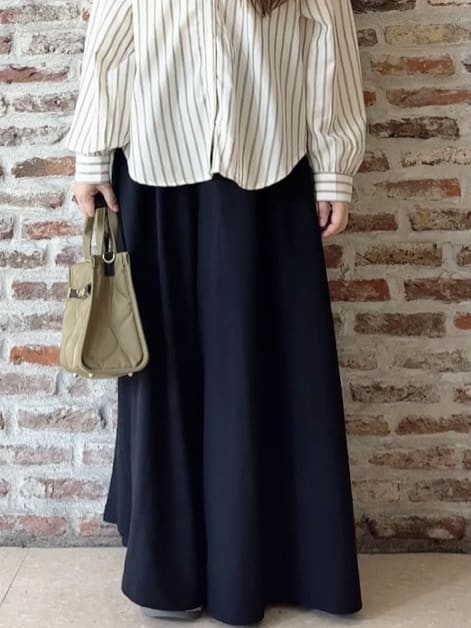 tokiさんの「THE SHOP TK｜【後ろ姿もサマになる】ストライプ バックシャーリングシャツ/体型カバー/洗える」を使ったコーディネート