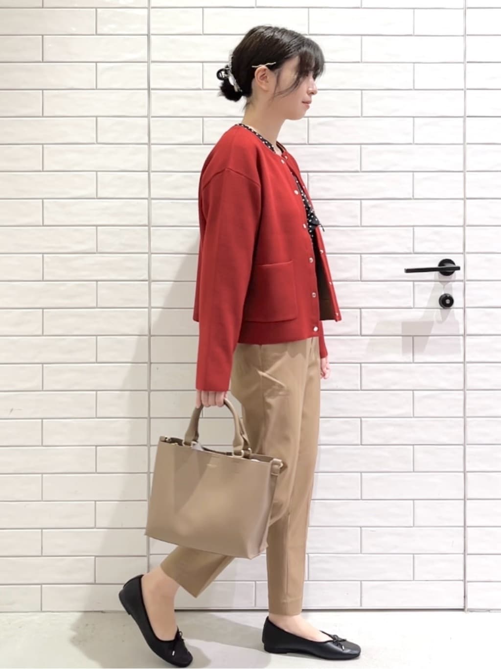 しおりさんの「OPAQUE.CLIP｜《SS-LLサイズ》ハイストレッチイージースティックパンツ【洗濯機洗い可】」を使ったコーディネート