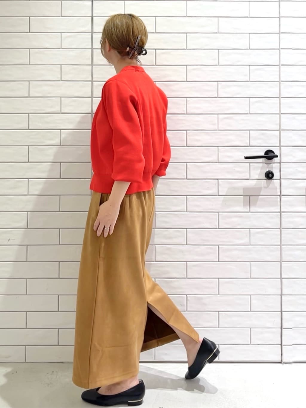 しおりさんの「OPAQUE.CLIP｜【Pontre Studio／ポンレストゥディオ】別注グラフィックTシャツ」を使ったコーディネート
