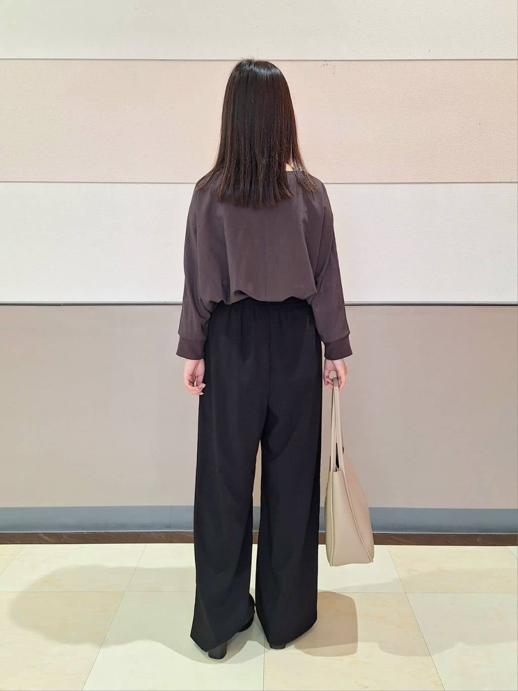 Sachaさんの「SHOO･LA･RUE｜【着丈選べる/S-LL】触れる度ひんやり ゆるきれい イージーワイドパンツ」を使ったコーディネート