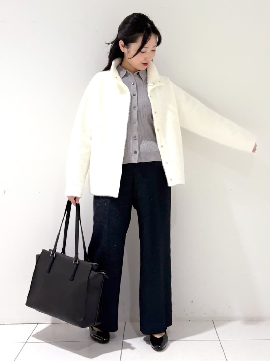 momokoさんの「INDIVI｜スタンドネック シャギーモールニット」を使ったコーディネート