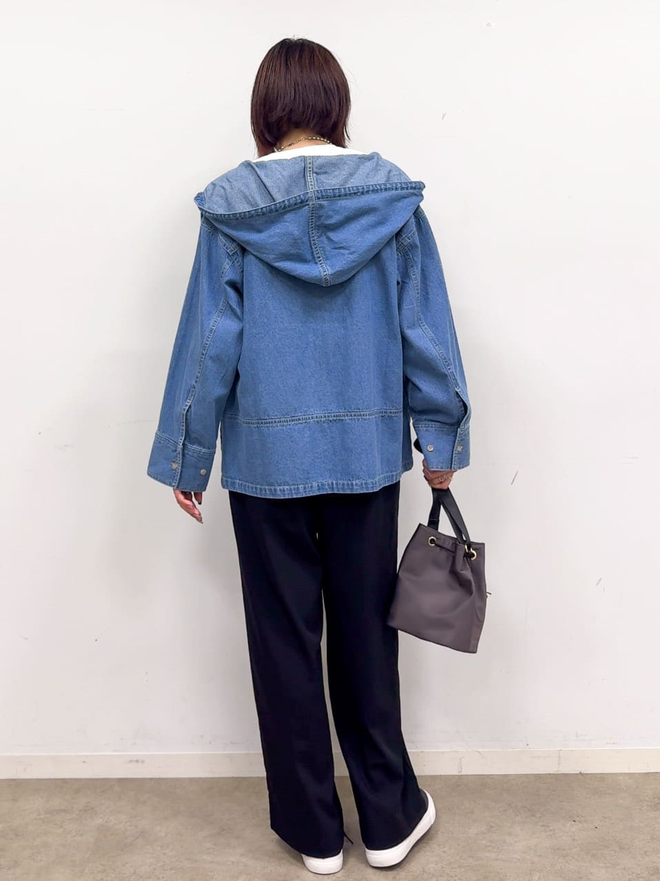 𝐜𝐡𝐢𝐤𝐚さんの「SHOO･LA･RUE｜【S-LL】こなれ感ある着こなしに デニムフーディーブルゾン」を使ったコーディネート