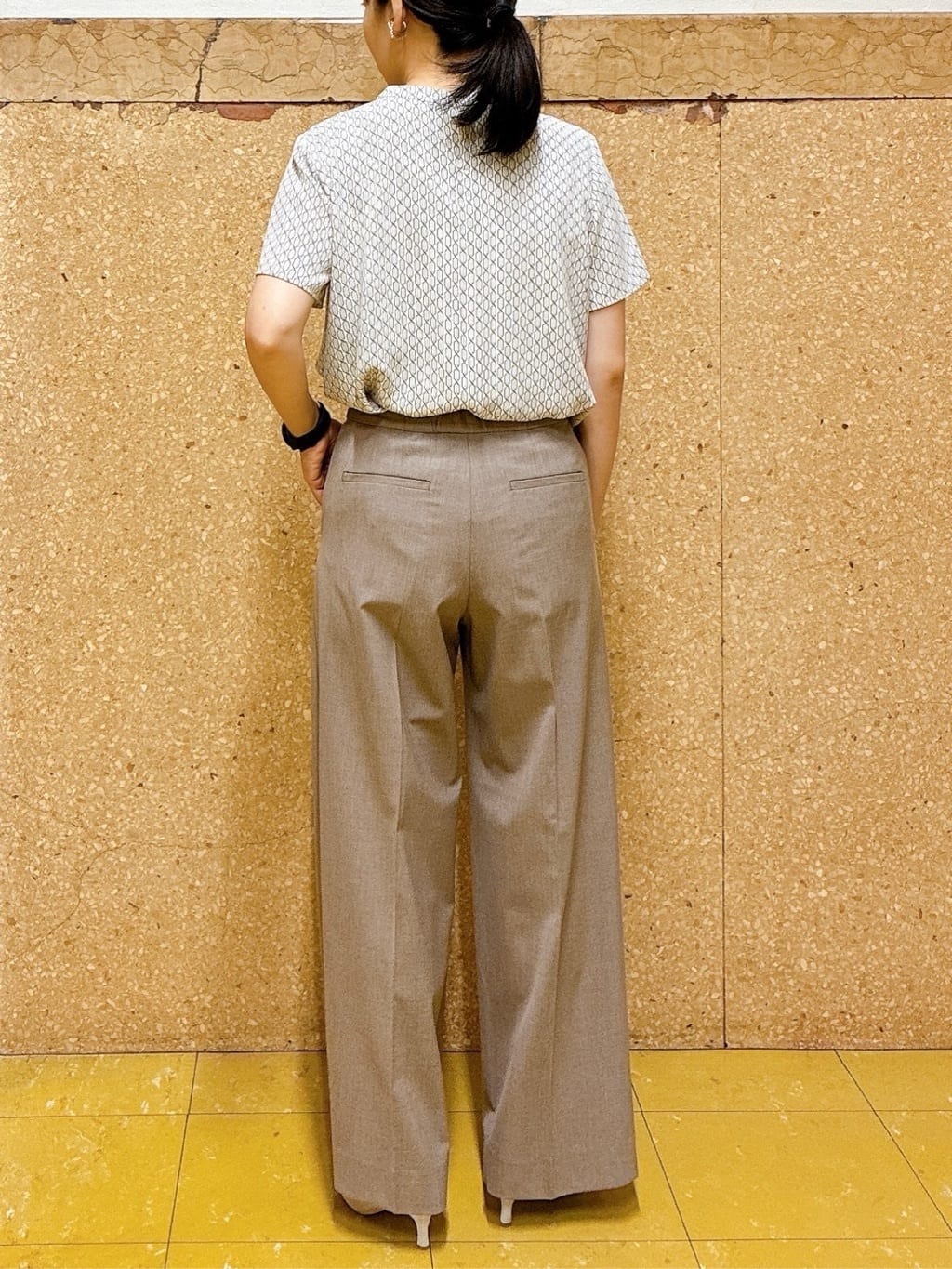 hattoriさんの「INDIVI｜【UVケア】モノグラム ボウタイデザインブラウス」を使ったコーディネート