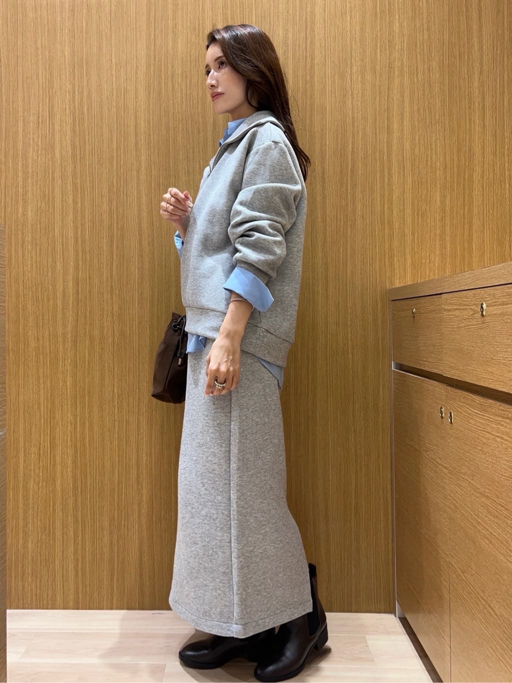 maiさんの「OPAQUE.CLIP｜ポケット刺繍レギュラーカラーシャツ【洗濯機OK】」を使ったコーディネート