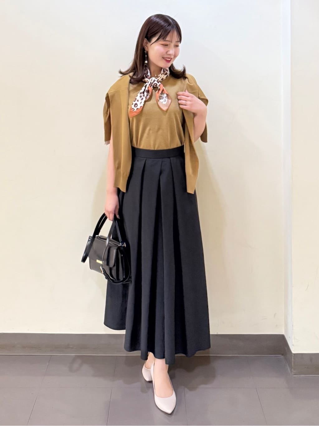 いくみさんの「UNTITLED｜【アンサンブル可/洗える】シアーノースリーブ プルオーバー」を使ったコーディネート