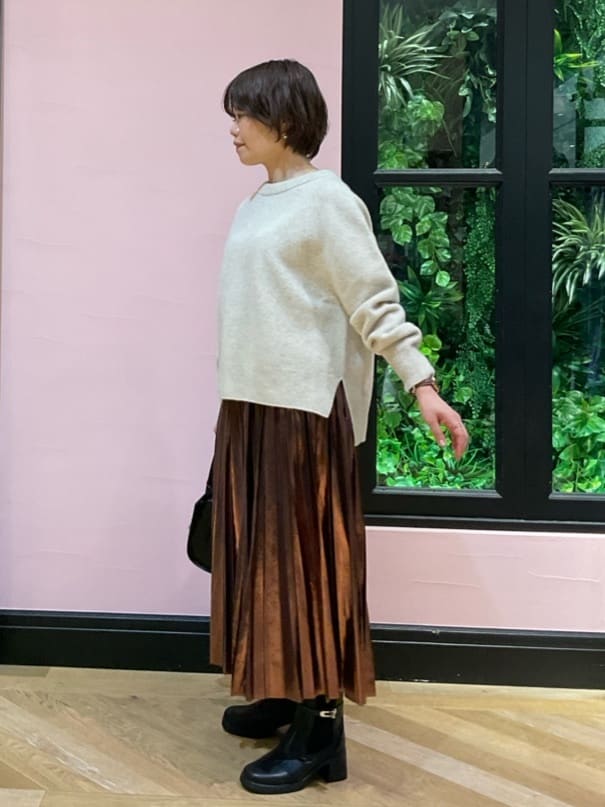 ogataさんの「DRESSTERIOR｜【洗える/ストレッチ性/オンオフ】箔プリントプリーツスカート」を使ったコーディネート