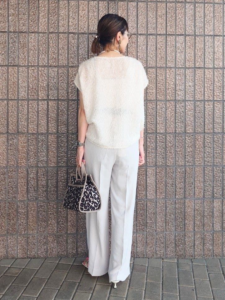 MUTSUKOさんの「UNTITLED｜【セットアップ可/洗える】フェザーフレンチスリーブブラウス」を使ったコーディネート