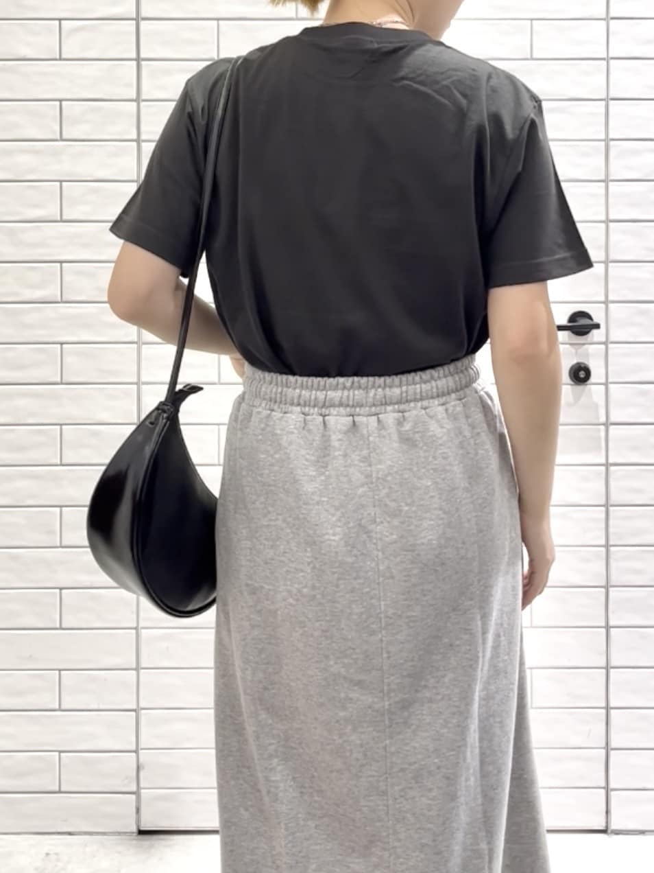 しおりさんの「OPAQUE.CLIP｜ロックTシャツ別注アソート【GREEN DAY／METALLICA／THE BEATLES】」を使ったコーディネート