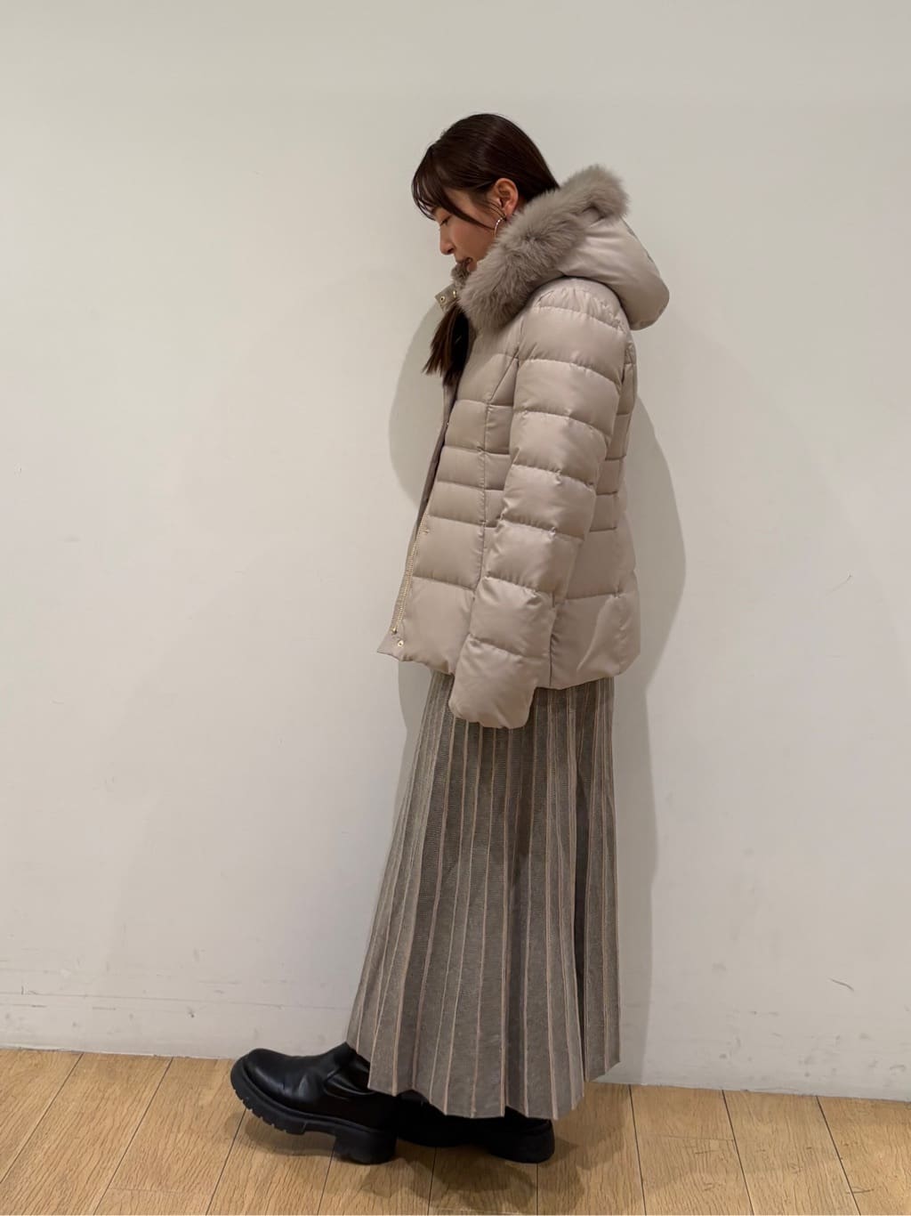 maiさんの「INDIVI｜【名品／撥水／抗菌防臭】ショート丈リサイクルダウンコート」を使ったコーディネート