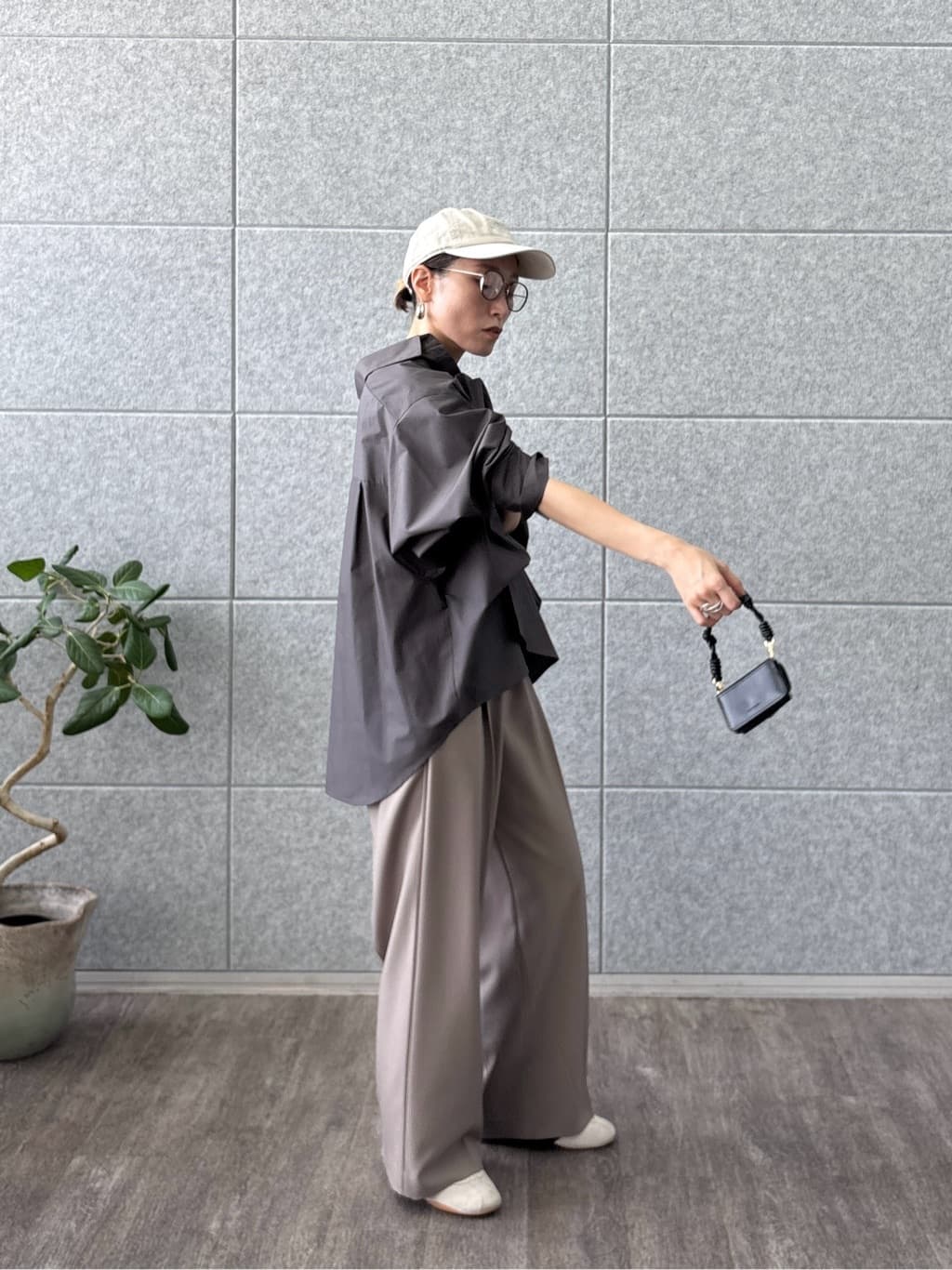 kotakiさんの「INDIVI｜◆Comfy SET UP｜イージーストレートワイドパンツ【セットアップ対応／通勤/カセット服】」を使ったコーディネート