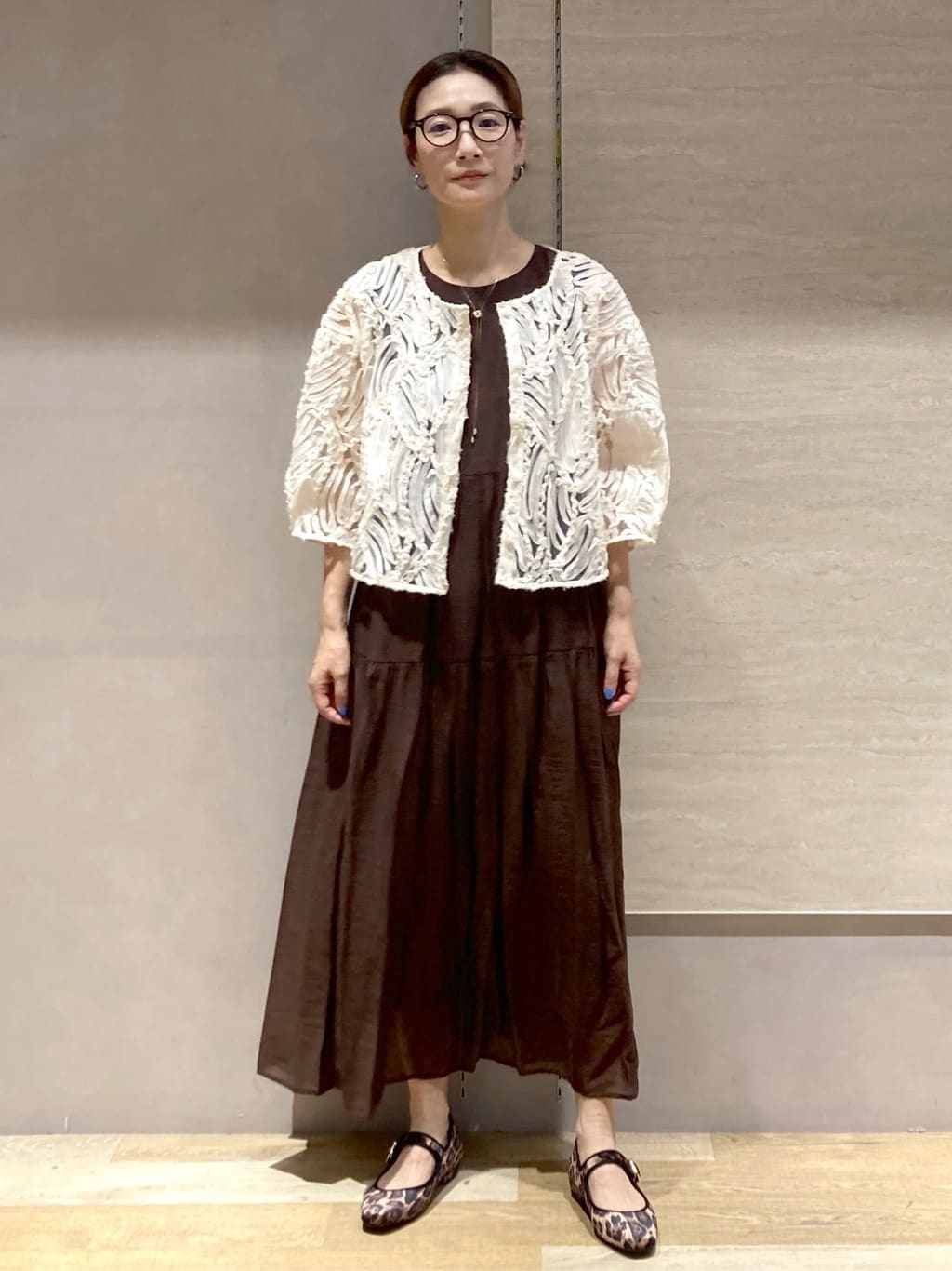 たけねぇさんの「OPAQUE.CLIP｜シアー刺繍レース前開きブラウス【洗濯機洗い可】」を使ったコーディネート