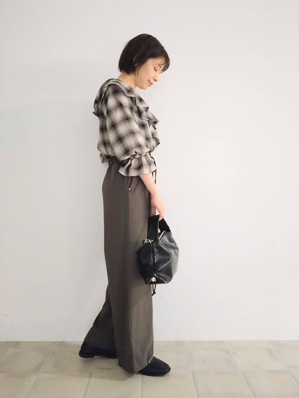 miomioさんの「SHOO･LA･RUE｜【着丈選べる/S-LL】触れる度ひんやり ゆるきれい イージーワイドパンツ」を使ったコーディネート