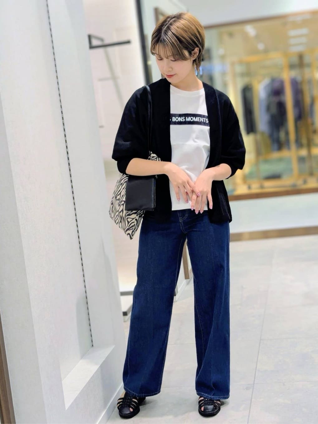 nonoさんの「UNTITLED｜【コットン100/ゆったり/ショート丈/洗える】ベロアロゴTシャツ」を使ったコーディネート