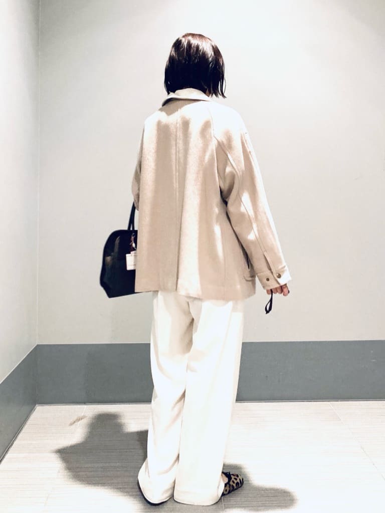 Furuさんの「DRESSTERIOR｜アルパカブレンドVネックニット」を使ったコーディネート