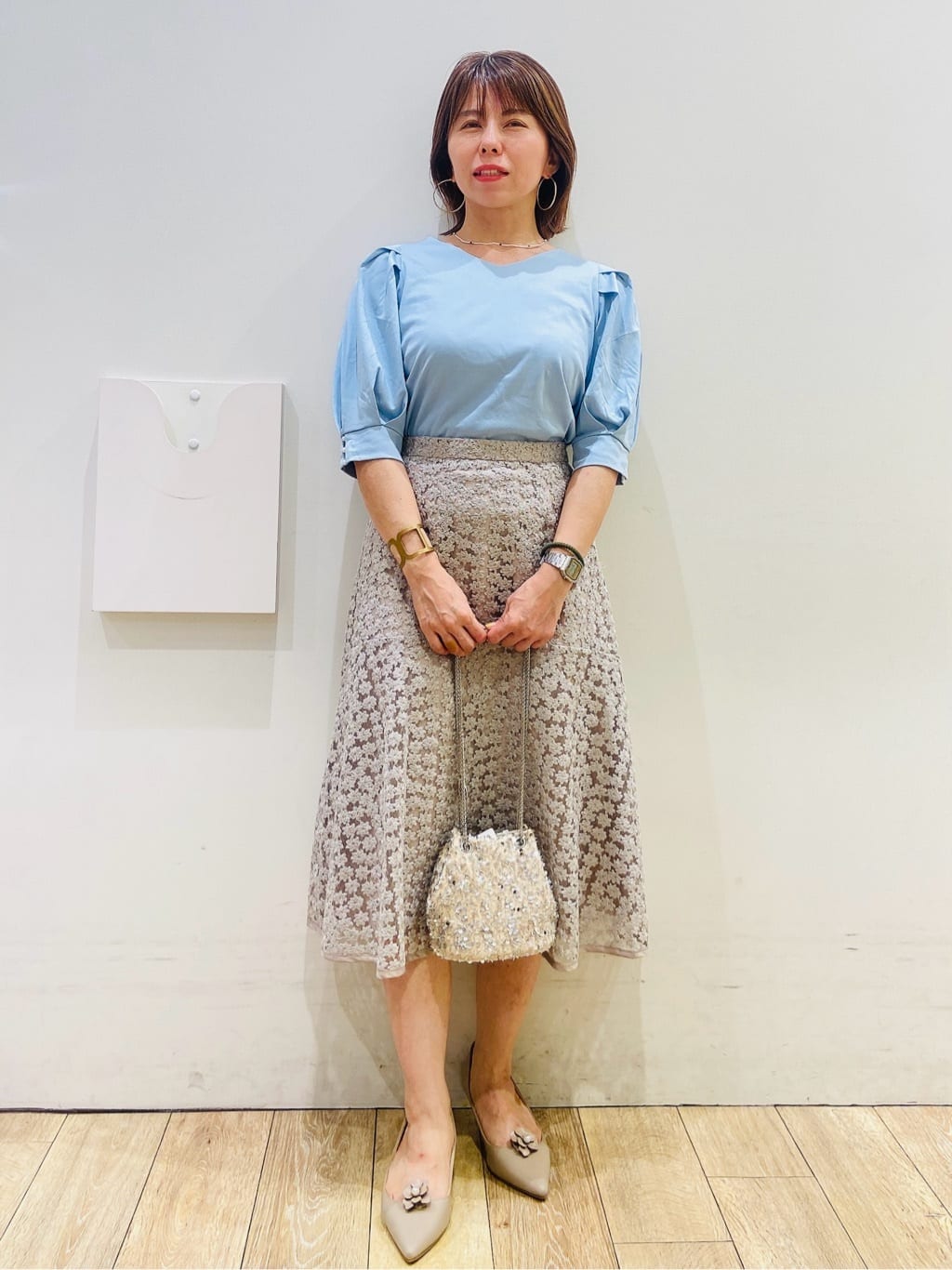 YUKOさんの「index｜《5色展開》Vネックタックパフスリーブトップス【洗濯機洗い可／UVケア／接触冷感】」を使ったコーディネート