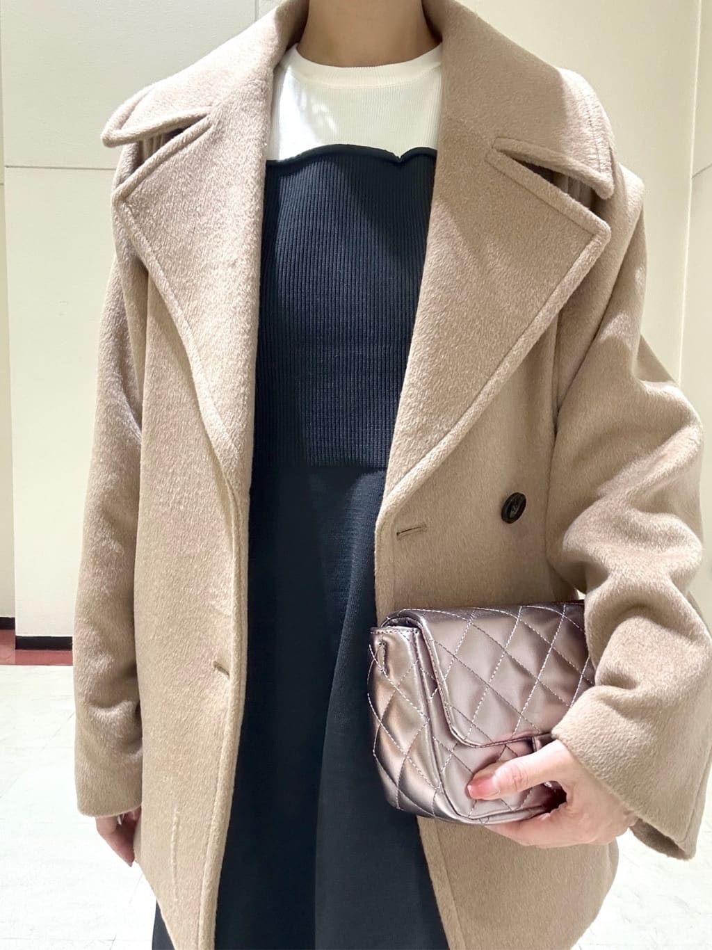 makiさんの「OPAQUE.CLIP｜カシミヤブレンドウールミドルピーコート」を使ったコーディネート