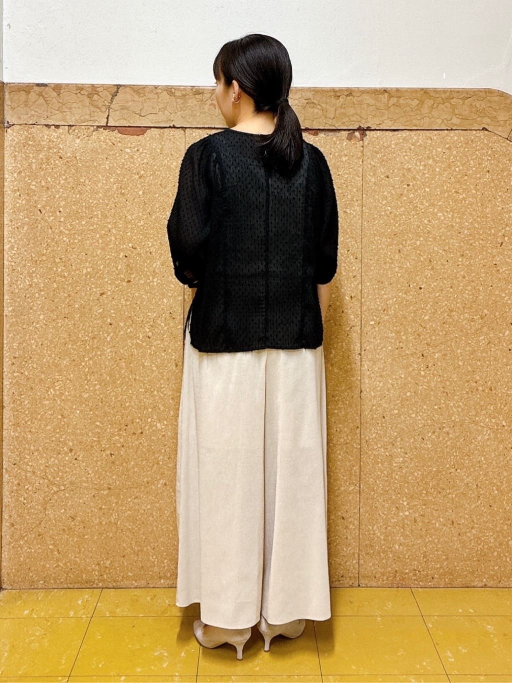 hattoriさんの「INDIVI｜【洗える／清涼感◎】ワイドフレアパンツ／スカーチョ」を使ったコーディネート